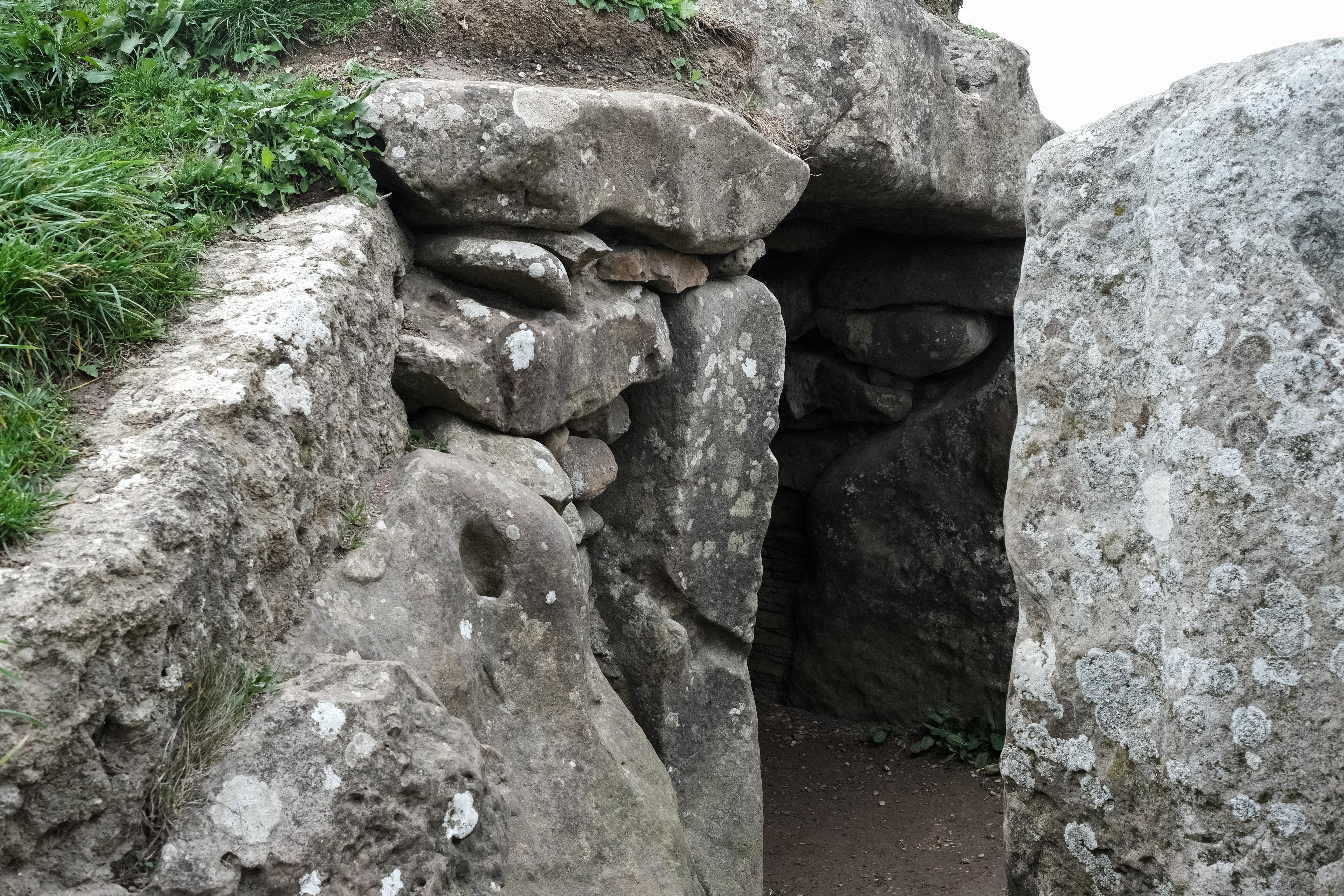 i-met-a-woman-frozen-in-stone photo 17